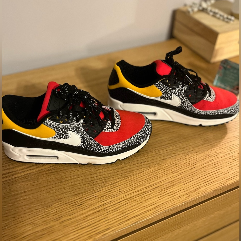 Nike Air Max 90 SE Black/Phantom/ChRed/Pollen Women’s Shoes